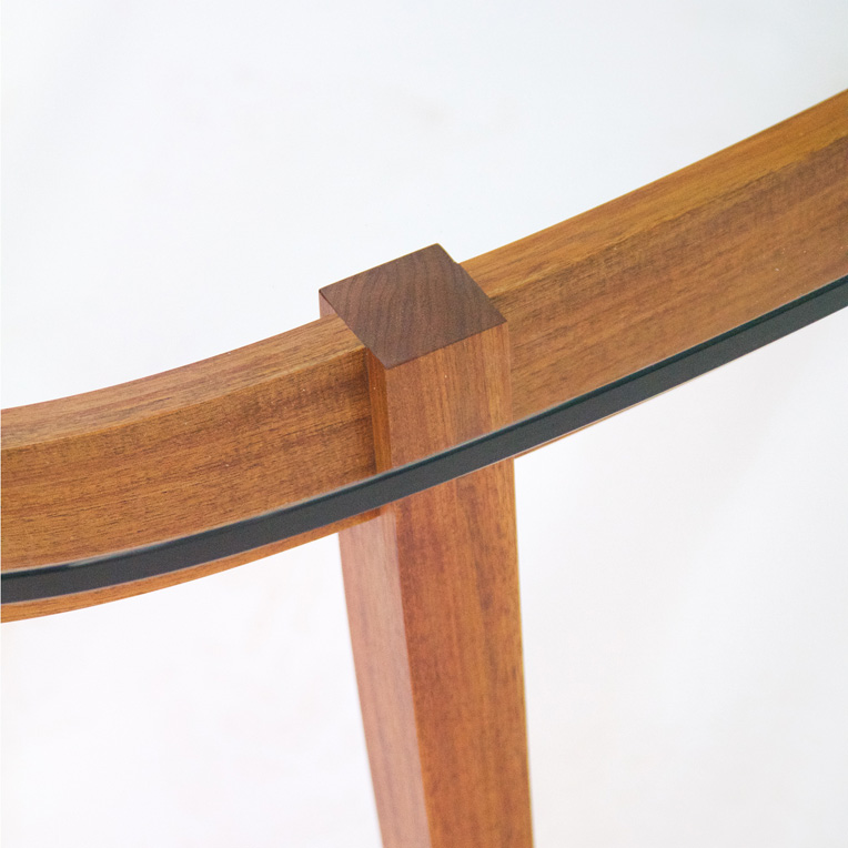 Glass coffee table edge detail
